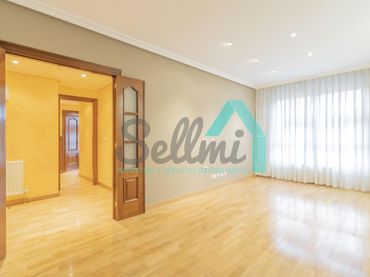 Flat with balcony to rent in Calle Argañosa