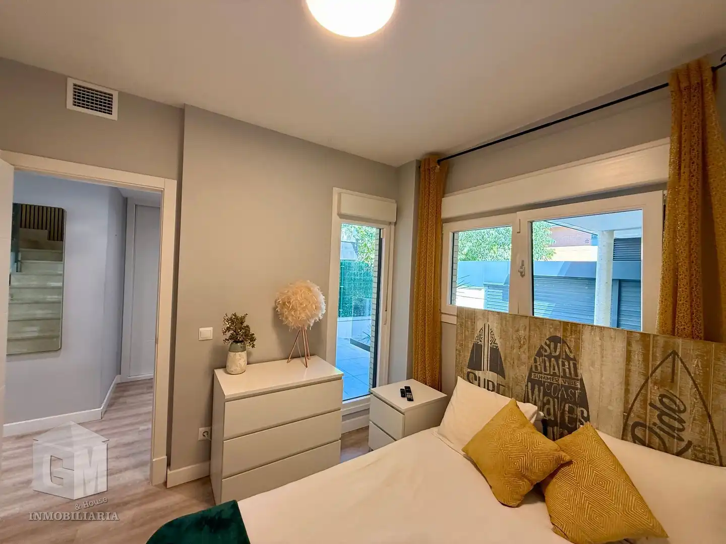 Schlafzimmer von Einfamilien-Reihenhaus zum Verkauf in Arroyomolinos (Madrid) mit Klimaanlage, Heizung und Privatgarten