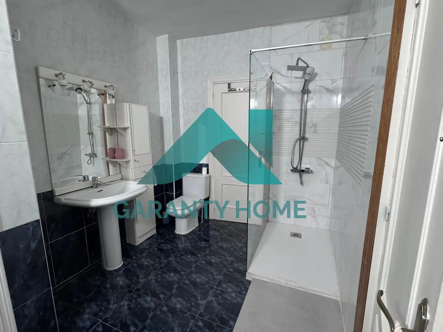 Bathroom of Apartments for rent in Cáceres  with Air Conditioner and Heating