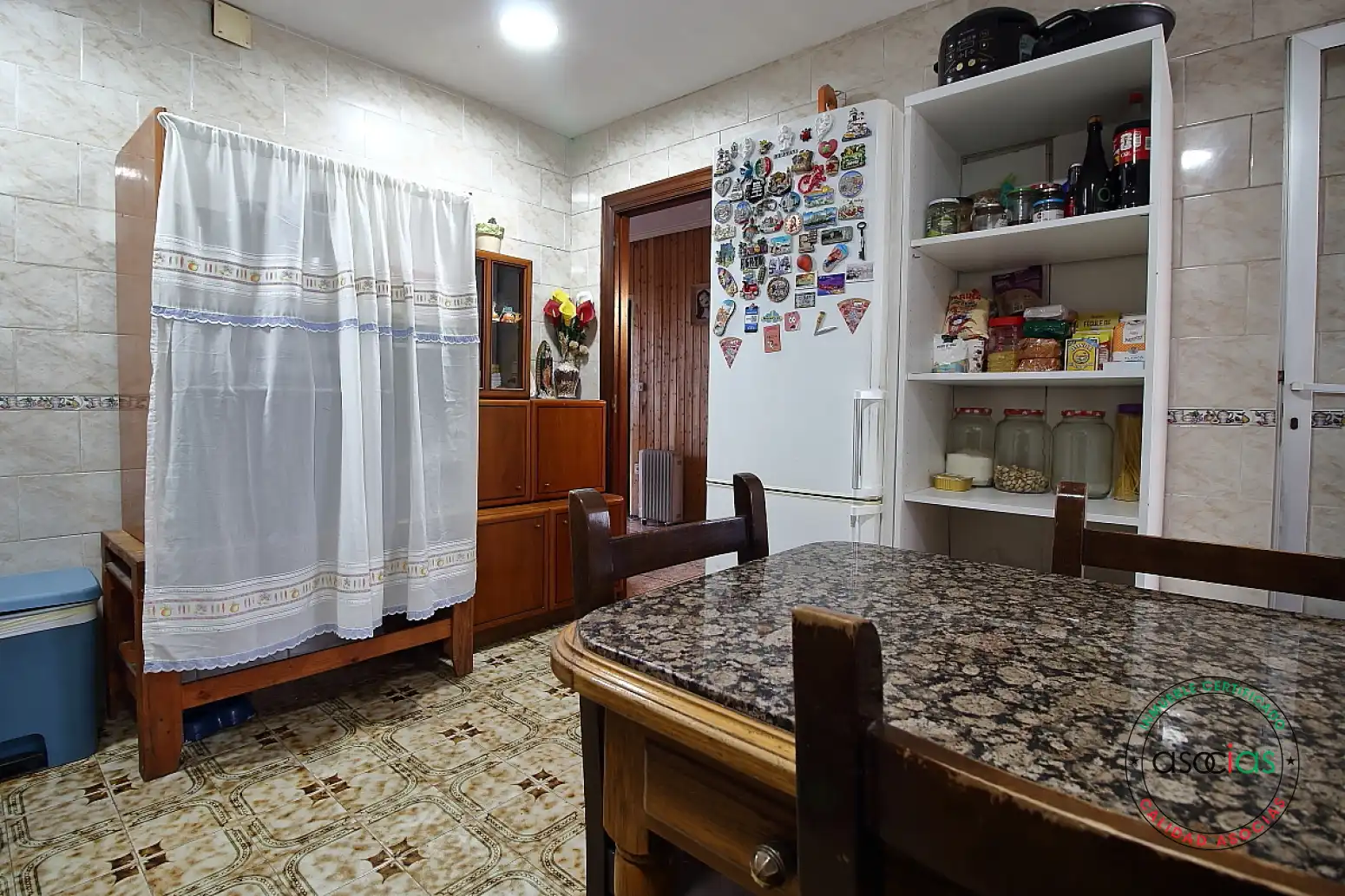 Cuina de Casa o xalet en venda en Gijón  amb Calefacció