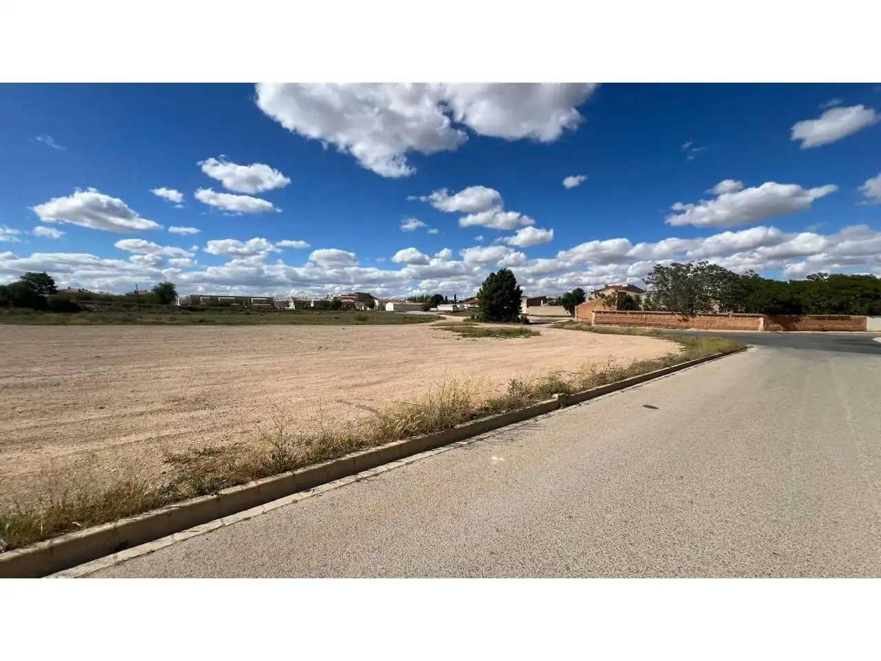 Terrenys i solars en venda a La Gineta, imagen 2