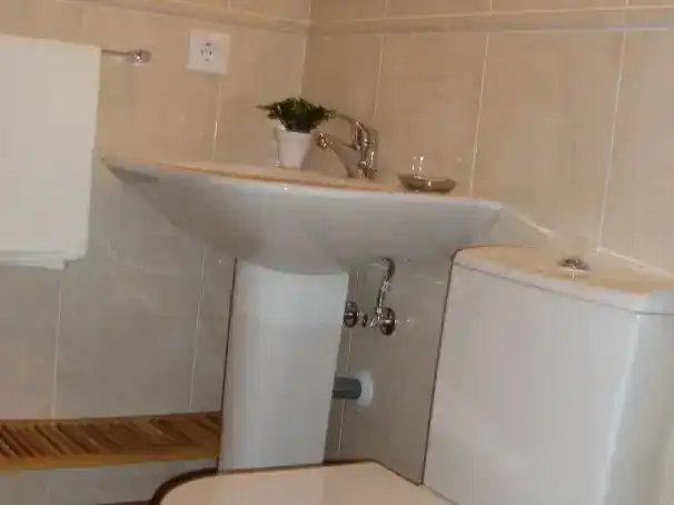 Baño de Piso de alquiler en Andújar con Aire acondicionado, Amueblado y Balcón