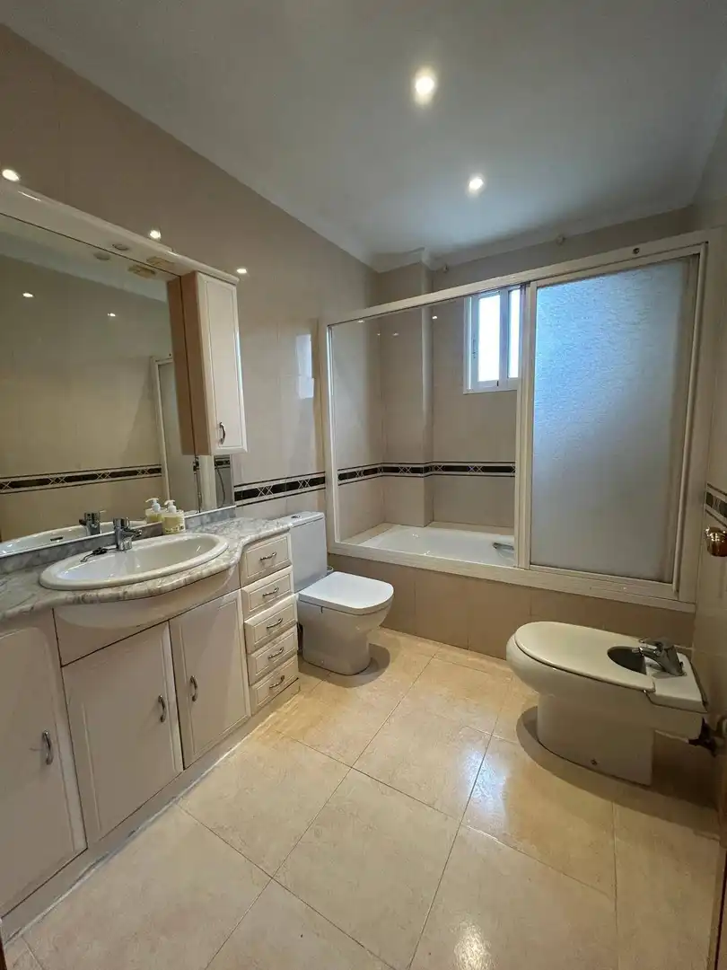 Bathroom of Flat for rent in Cartagena  with Air Conditioner and Furnished