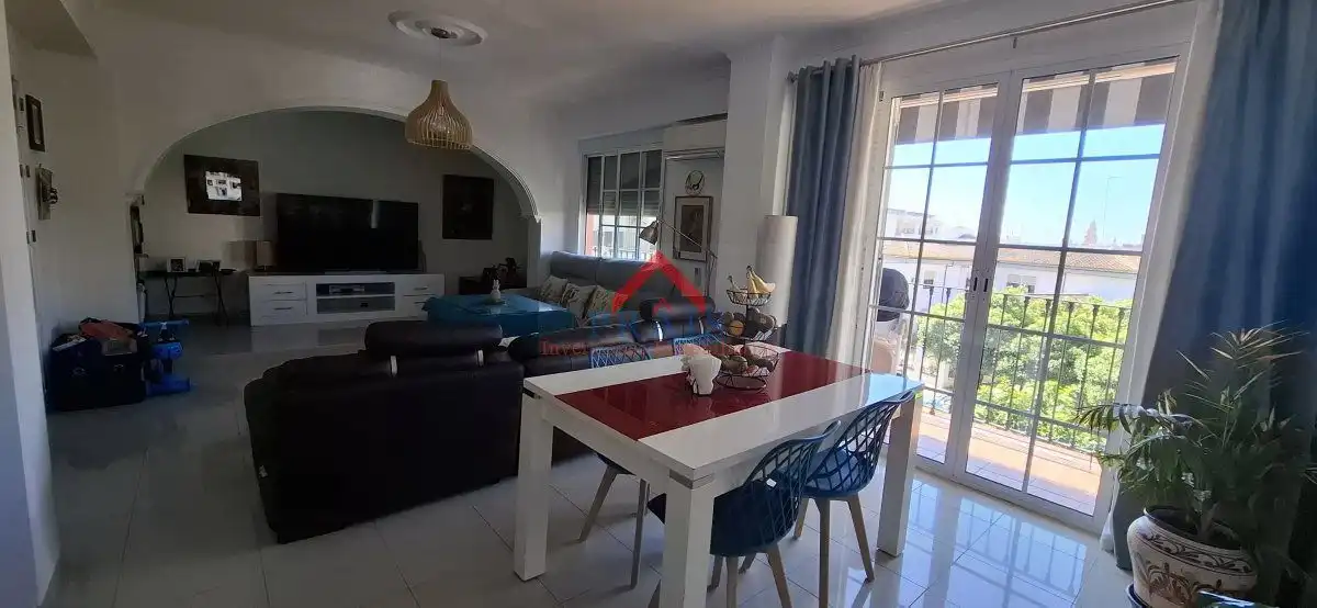 Vista exterior de Piso en venta en Utrera con Aire acondicionado, Terraza y Trastero