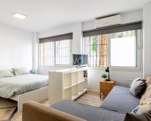 Dormitori de Loft de lloguer en  Sevilla Capital amb Aire condicionat i Jardí privat