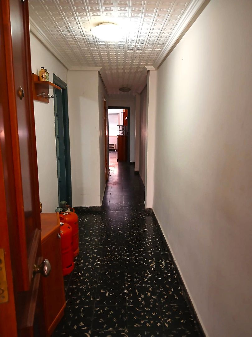 Flat for sale in  Valencia Capital  with Air Conditioner, Oven and Balcony