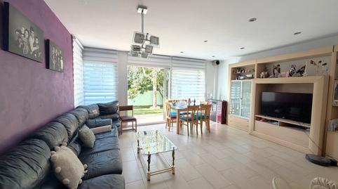 Foto 5 de Casa adosada en venda a Carrer Vint-i-sis, Les Cabanyes, Barcelona