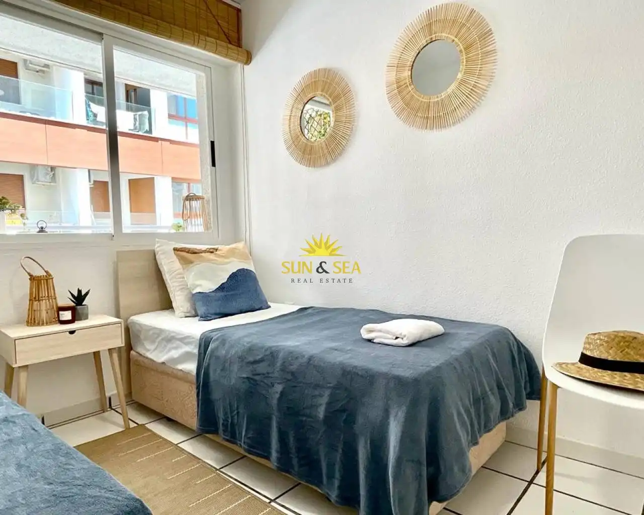 Habitación de Apartamento de alquiler en Torrevieja con Aire acondicionado, Calefacción y Lavadora