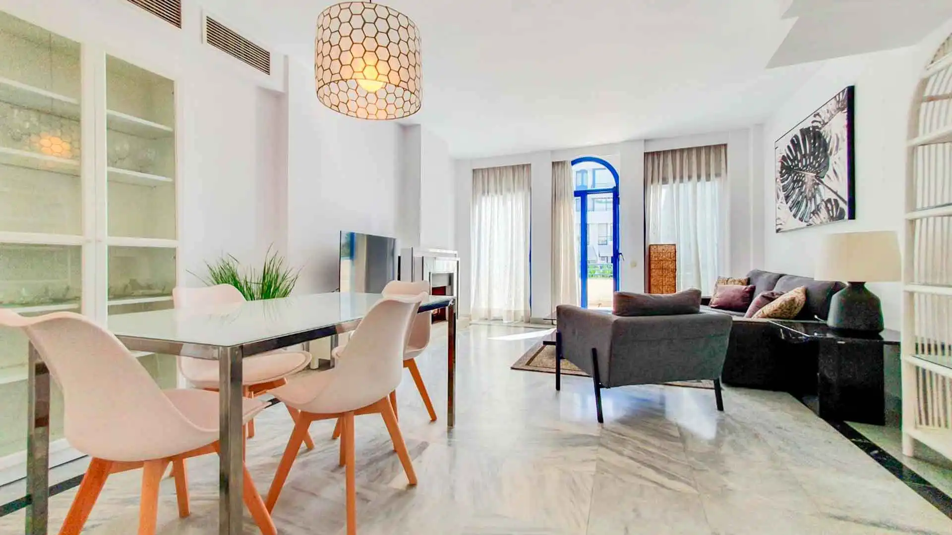 Living room of Apartments for sale in Marbella  with Air Conditioner, Terrace and Storage room