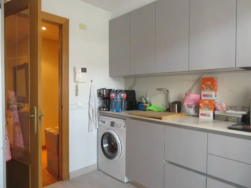 Cocina de Apartamento en venta en León Capital  con Calefacción, Jardín privado y Terraza
