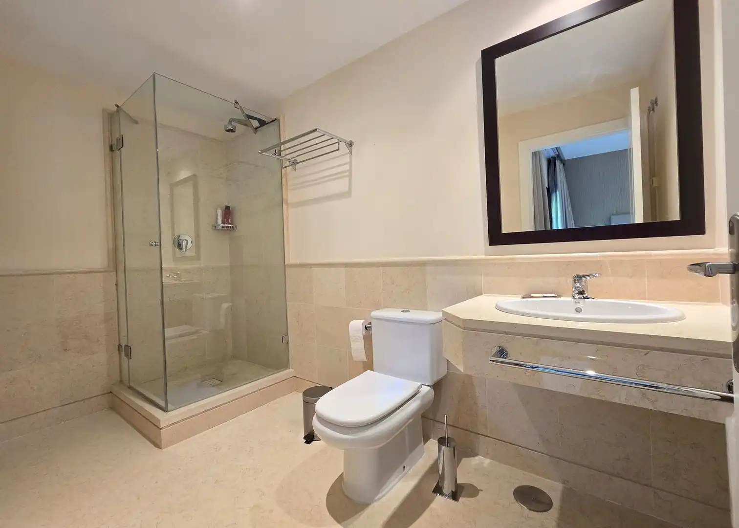 Bathroom of Flat for sale in Benahavís  with Air Conditioner, Furnished and TV