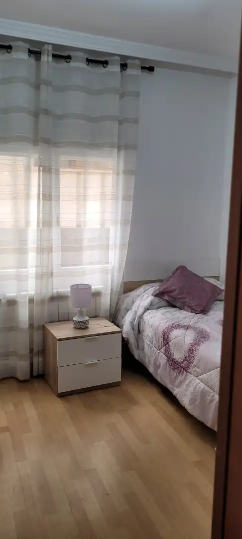 Dormitori de Pis de lloguer en Cuenca amb Calefacció, Moblat i Forn