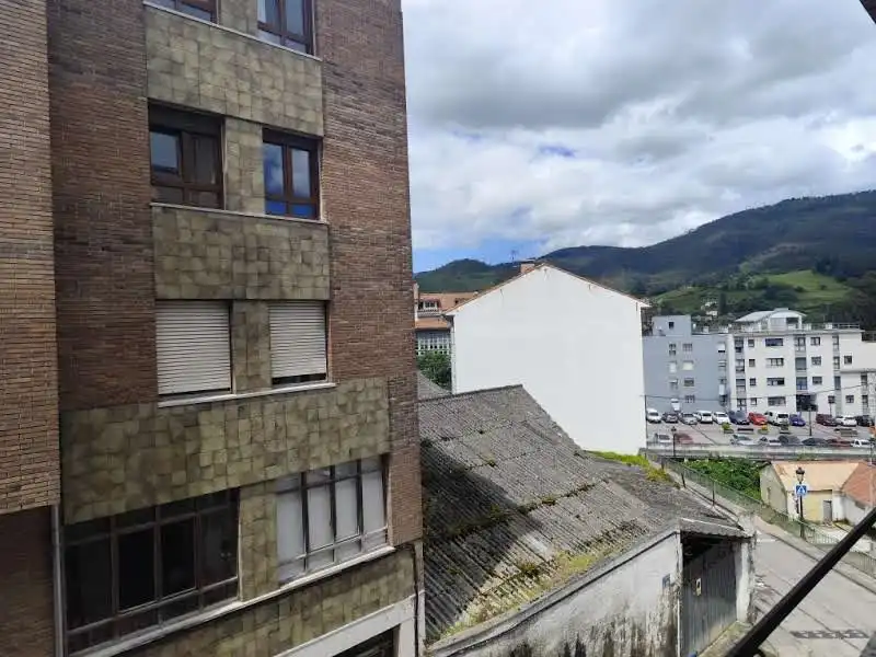 Außenansicht von Wohnung zum Verkauf in Pravia mit Heizung, Abstellraum und Möbliert
