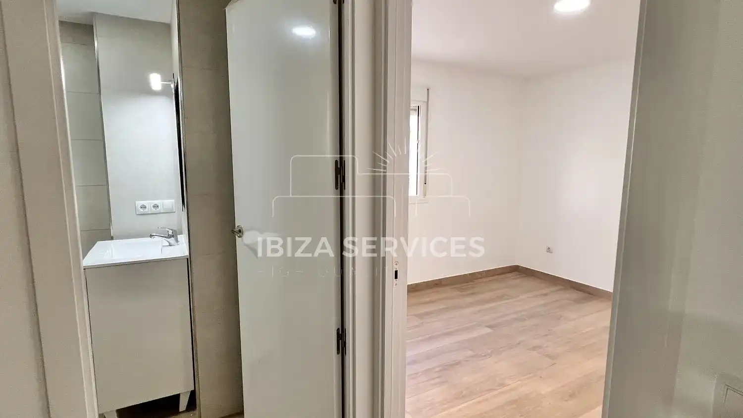 Bedroom of Flat for sale in Eivissa  with Air Conditioner, Private garden and Swimming Pool