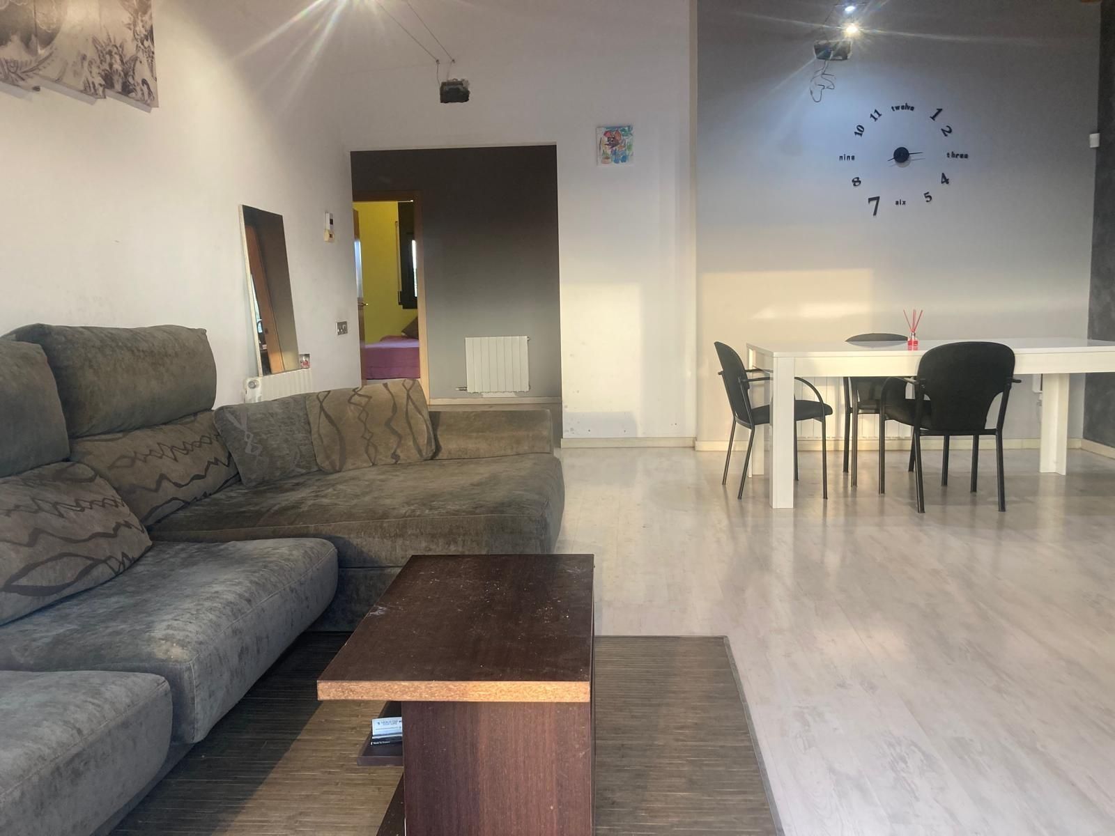 Sala d'estar de Casa o xalet en venda en La Bisbal del Penedès amb Calefacció i Parquet