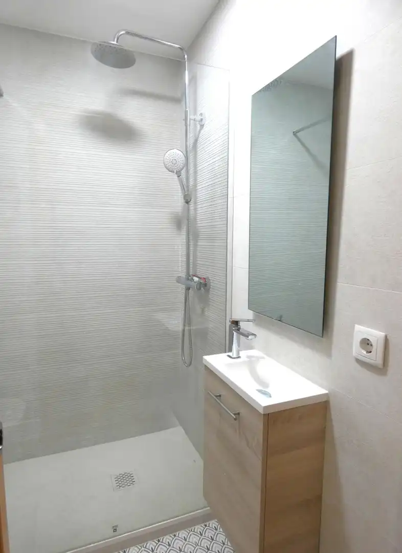 Baño de Piso en venta en Santa Coloma de Gramenet con Aire acondicionado, Calefacción y Parquet
