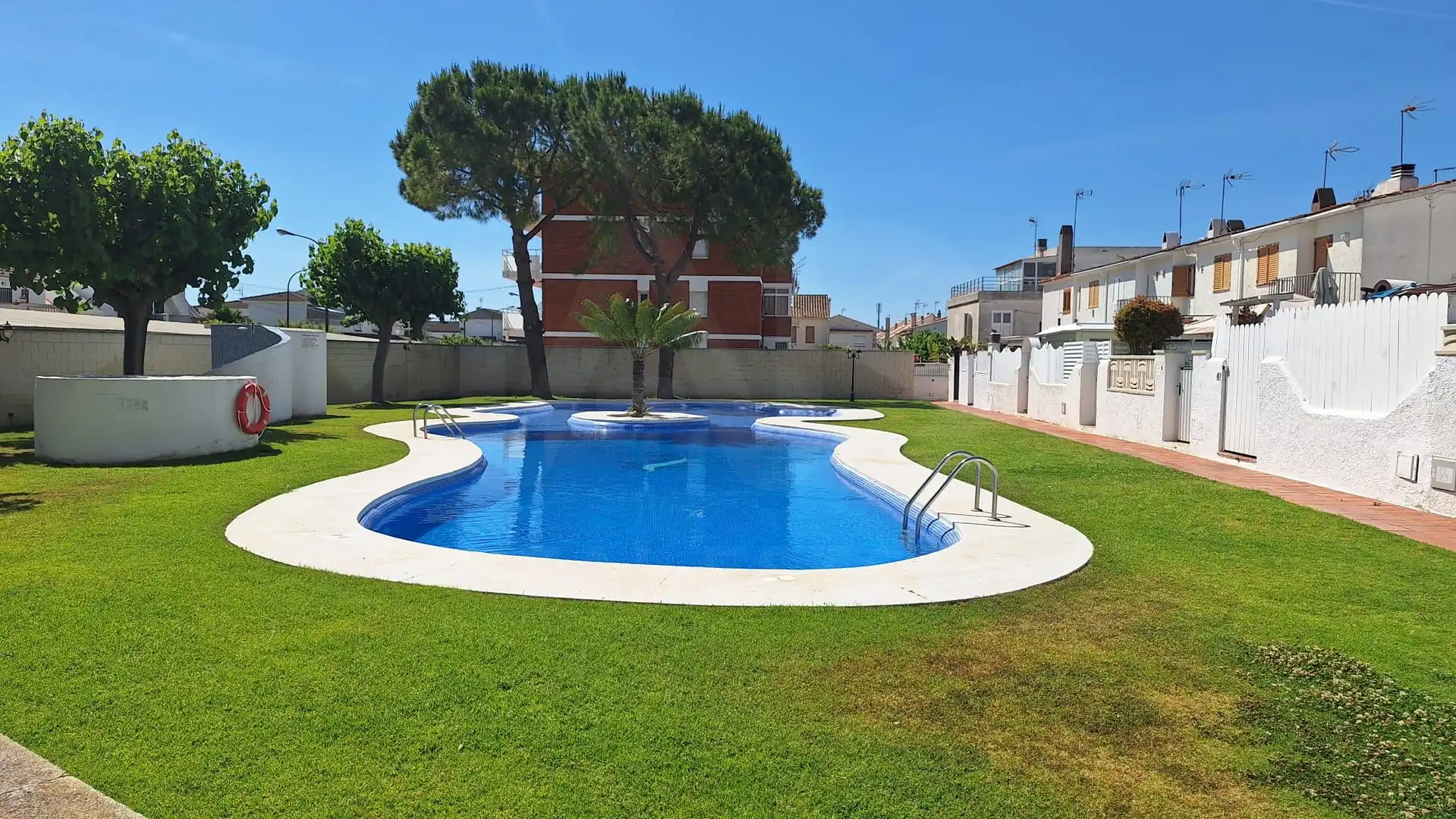 Piscina de Casa adosada en venda en Creixell amb Aire condicionat, Terrassa i Piscina