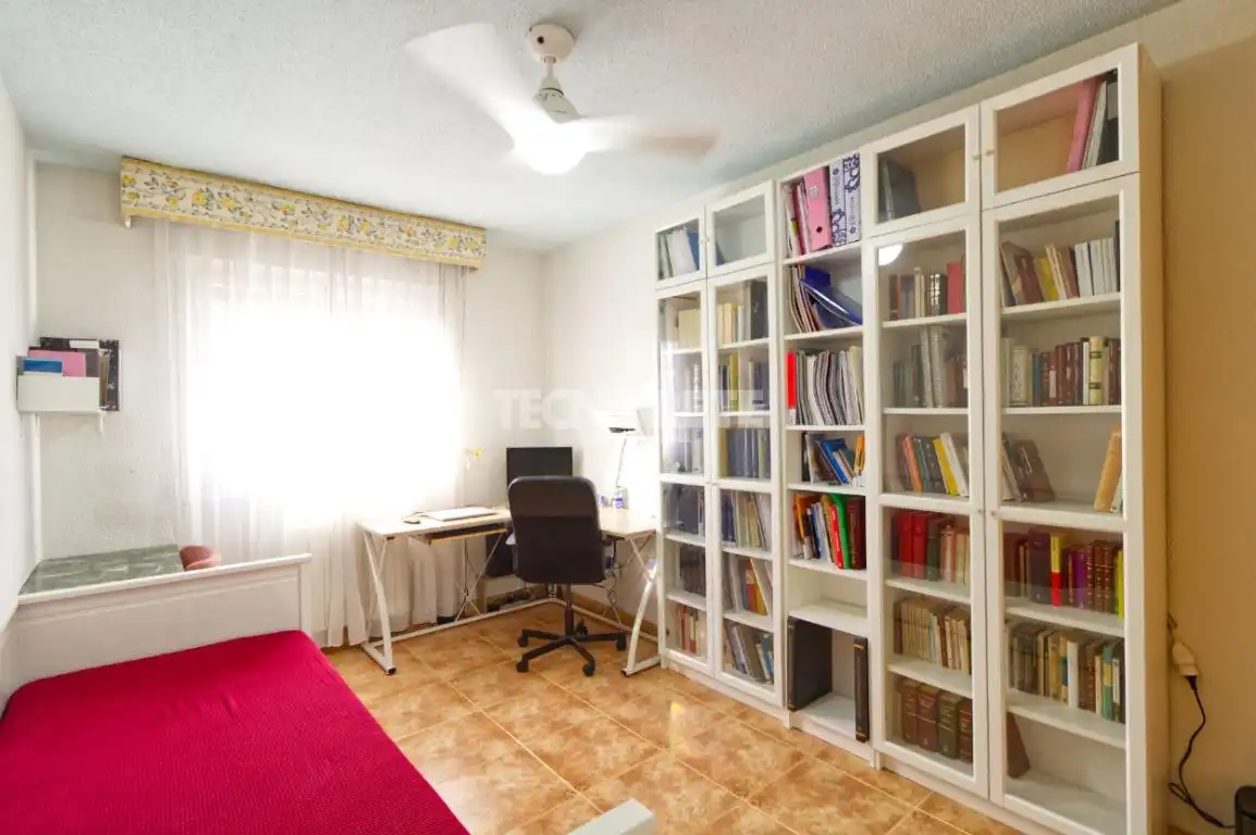 Schlafzimmer von Einfamilien-Reihenhaus zum Verkauf in Toledo mit Klimaanlage, Heizung und Privatgarten