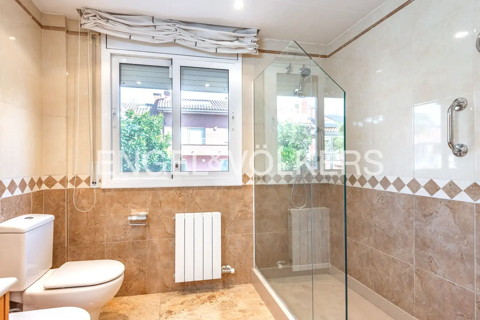 Bathroom of Houses for sale in Molins de Rei  with Air Conditioner, Heating and Private garden