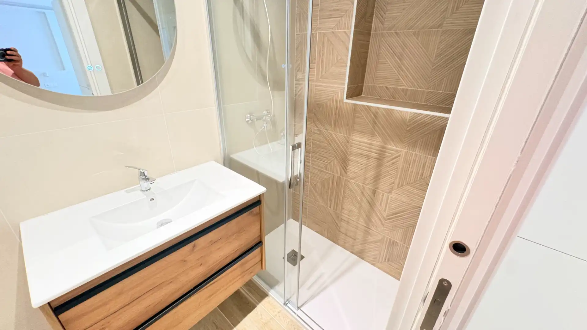Bathroom of Study for sale in Málaga  with Air Conditioner, Heating and Oven