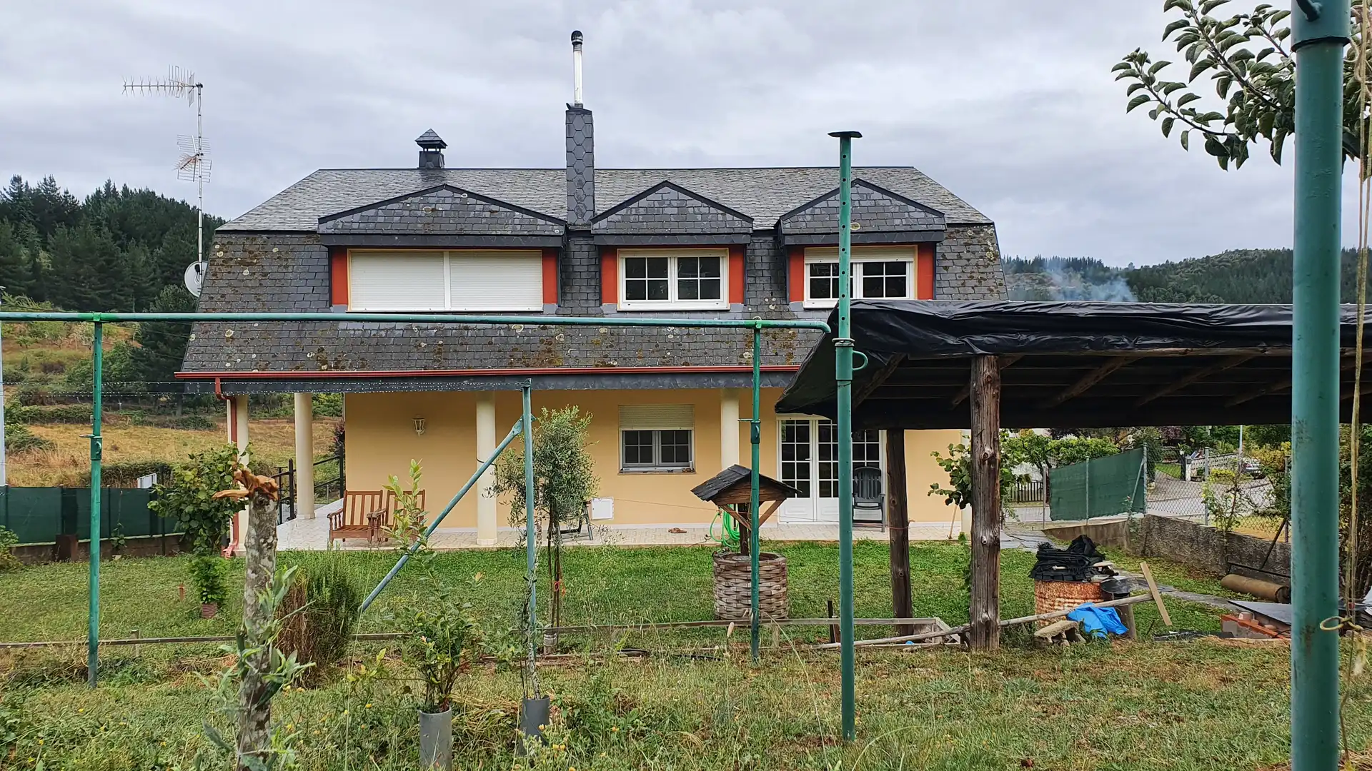 Vista exterior de Casa o chalet en venta en Vega de Espinareda con Calefacción, Jardín privado y Terraza