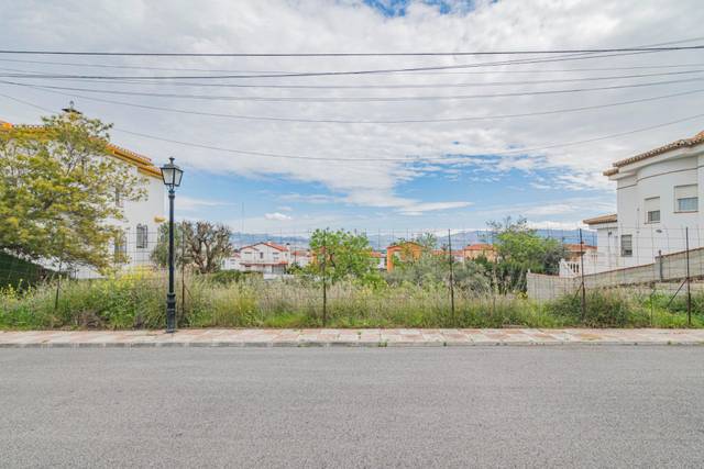 Terreno residencial en Venta en Calle Calle de los Almendros en Cúllar Vega