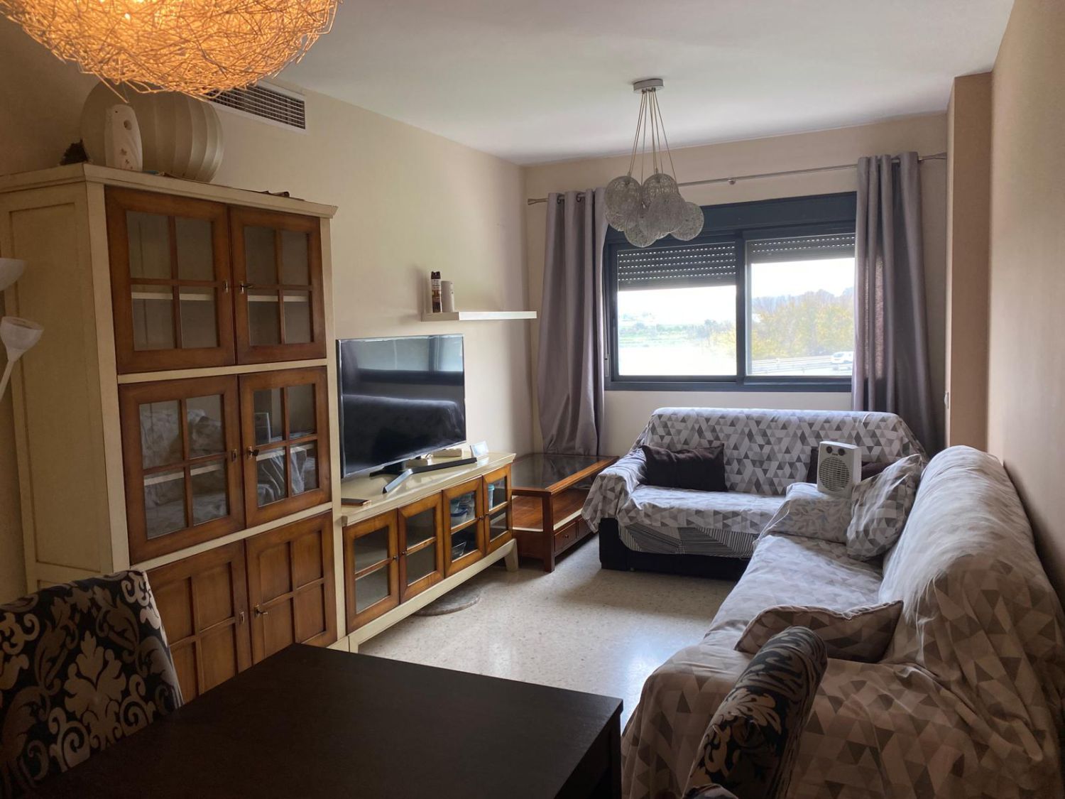 Living room of Flat for sale in  Sevilla Capital  with Storage room