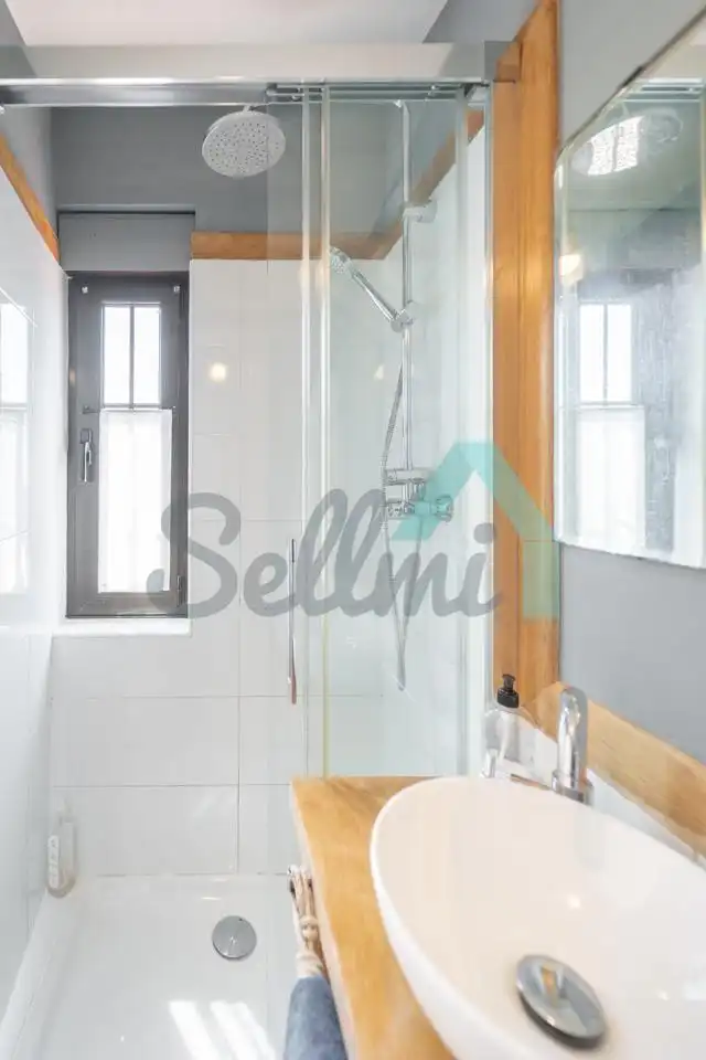 Baño de Piso en venta en Llanes con Calefacción y Parquet