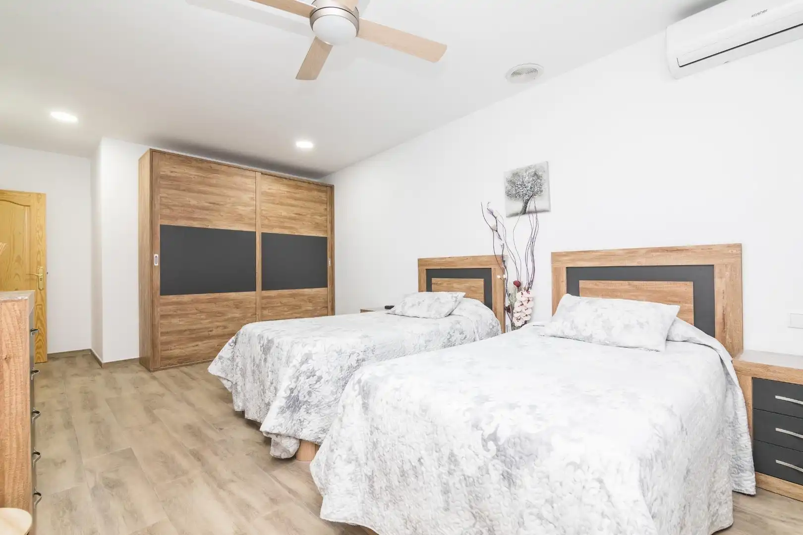 Dormitori de Casa o xalet en venda en Elche / Elx amb Aire condicionat, Jardí privat i Terrassa