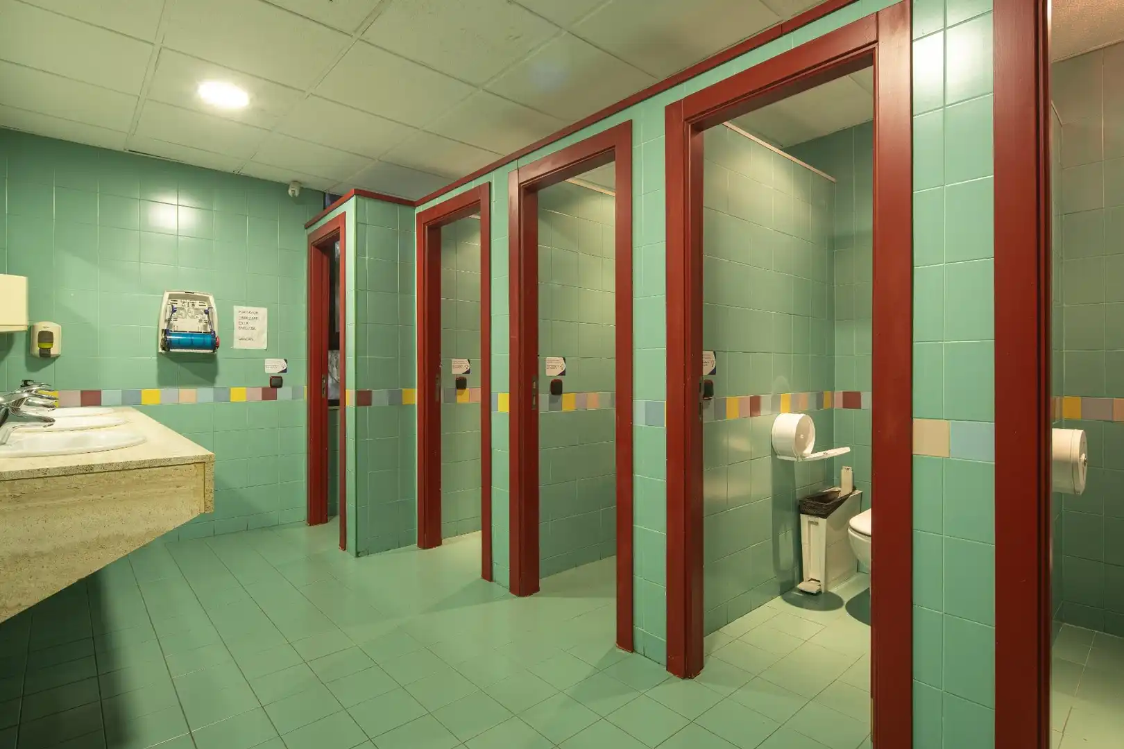 Badezimmer von Gebäude zur Miete in Armilla