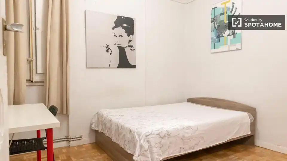 Bedroom of Flat for rent in Madrid  with Air Conditioner, Heating and Furnished