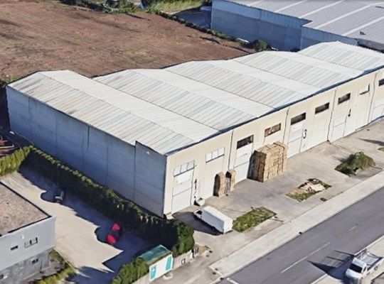 Vista exterior de Nau industrial en venda en Narón