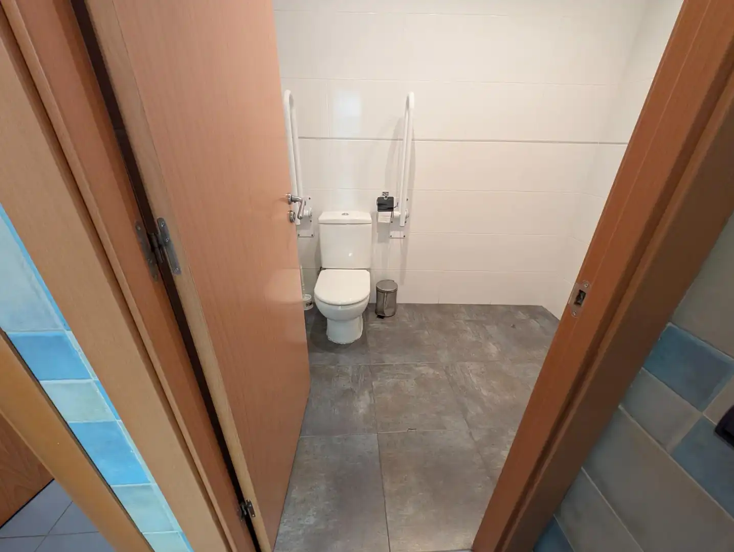 Bany de Local en venda en Barcelona amb Aire condicionat