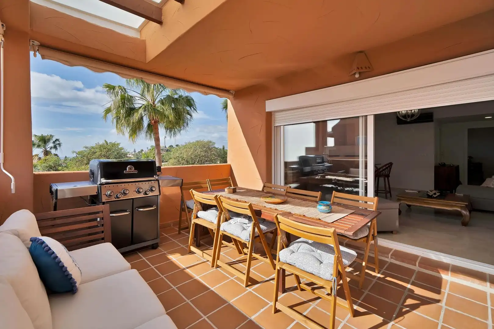 Terrasse von Wohnungen zum Verkauf in Marbella mit Klimaanlage, Privatgarten und Abstellraum