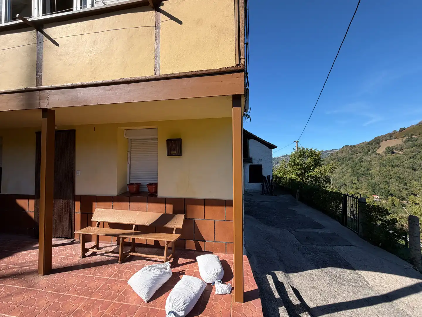 Casa aparellada amb terrassa en venda a N/A, imagen 2