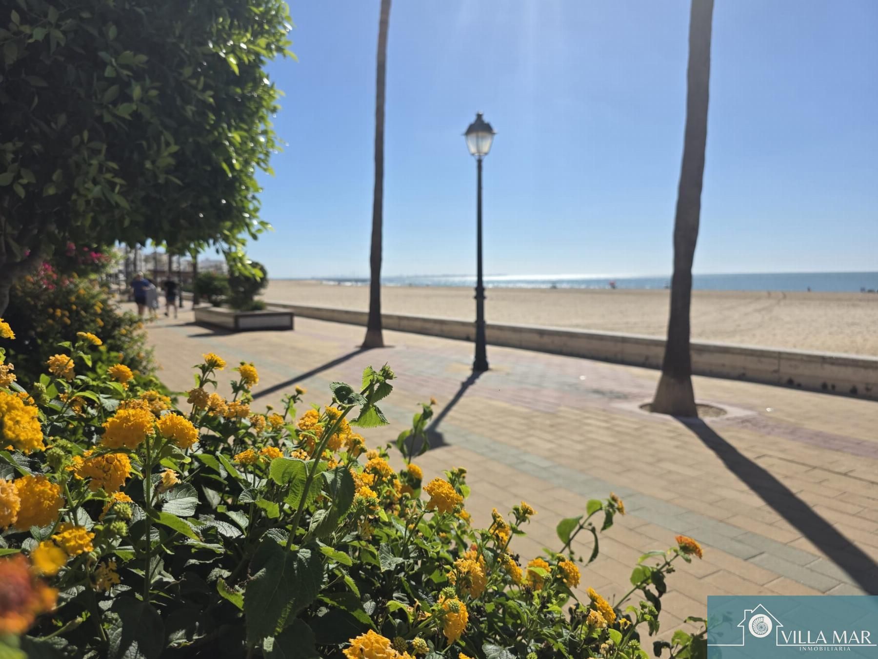 Vista exterior de Dúplex en venta en Rota con Terraza