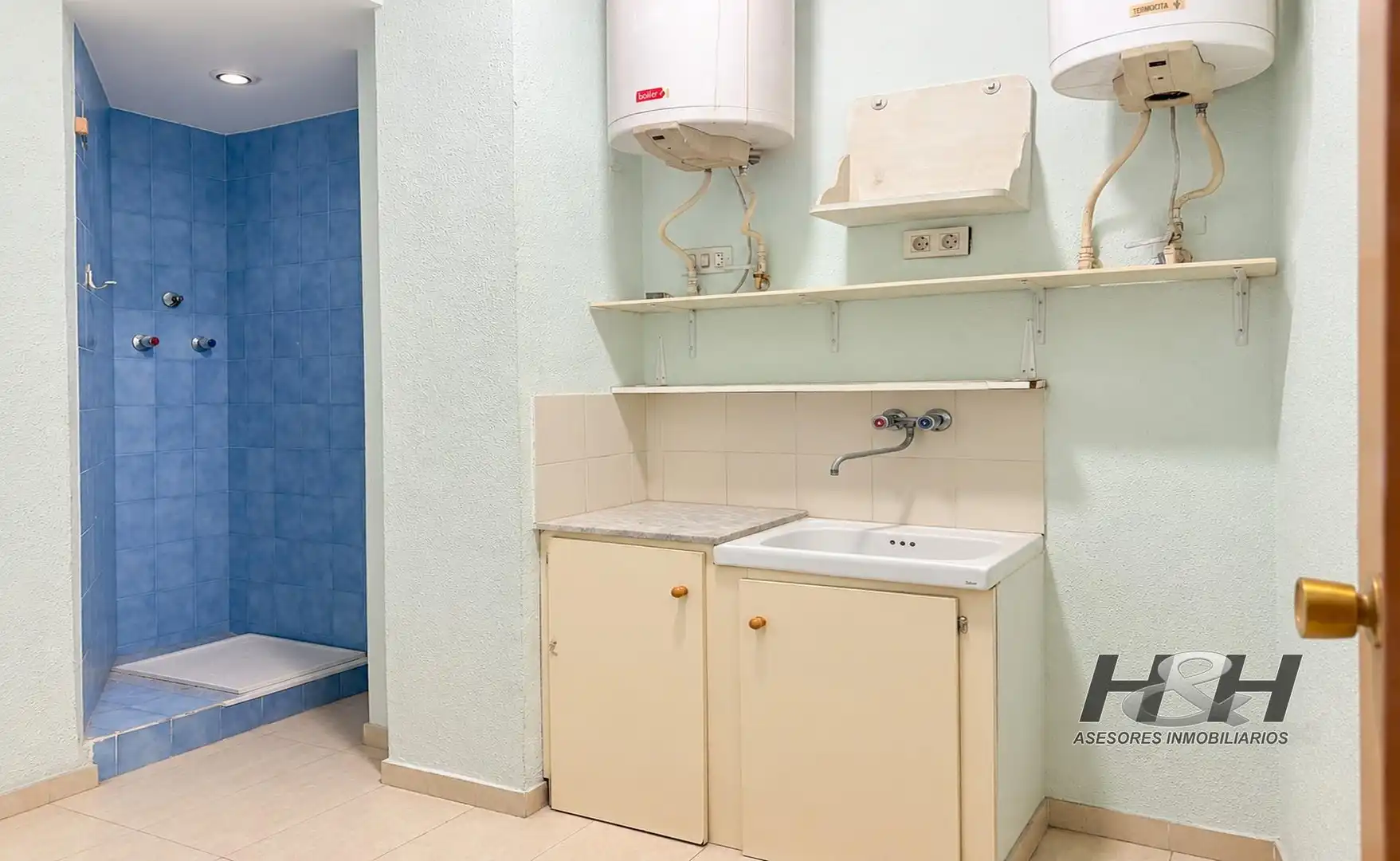 Kitchen of Commercial properties for rent in Burjassot