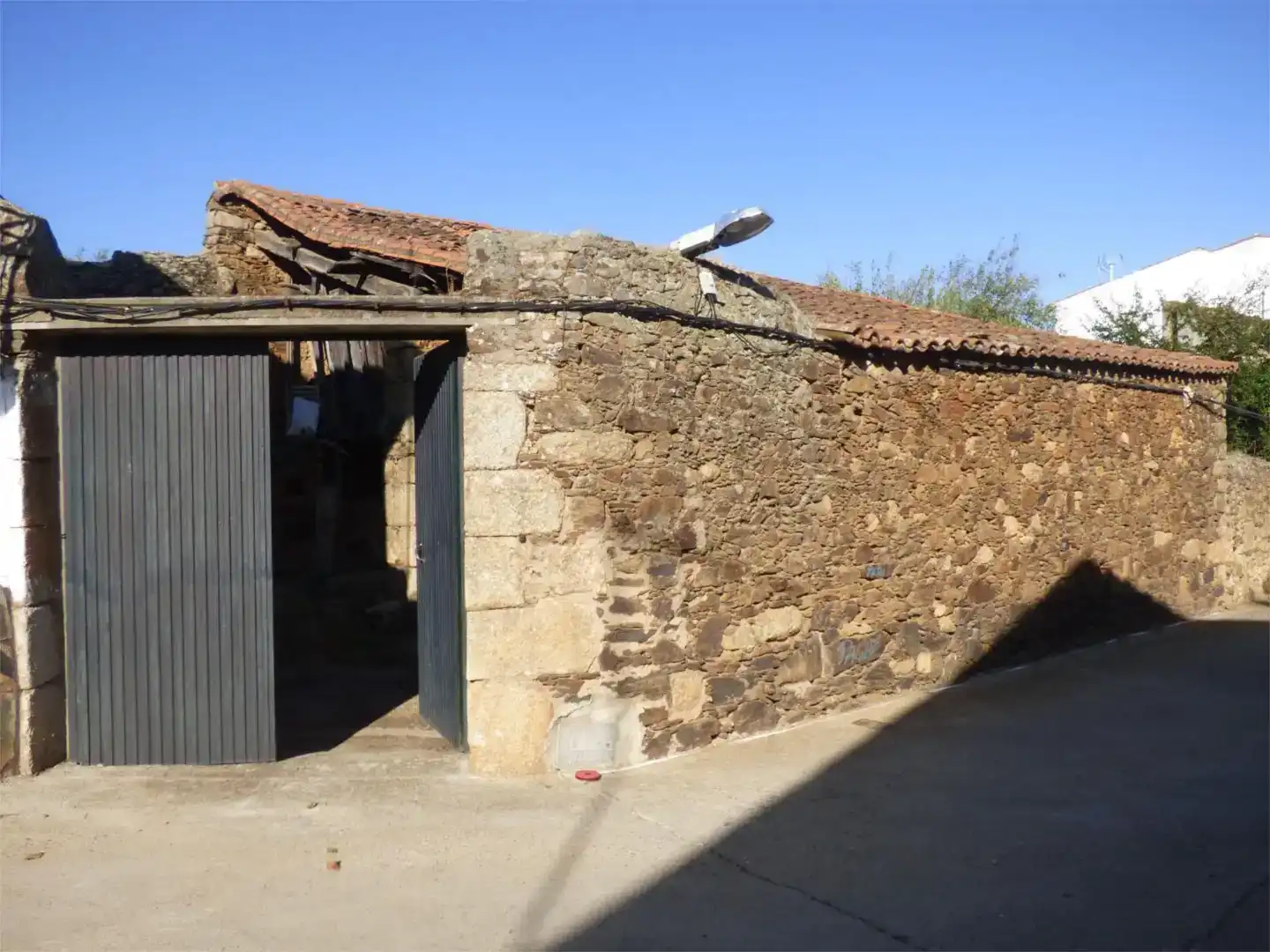 Vista exterior de Local en venta en Cilleros
