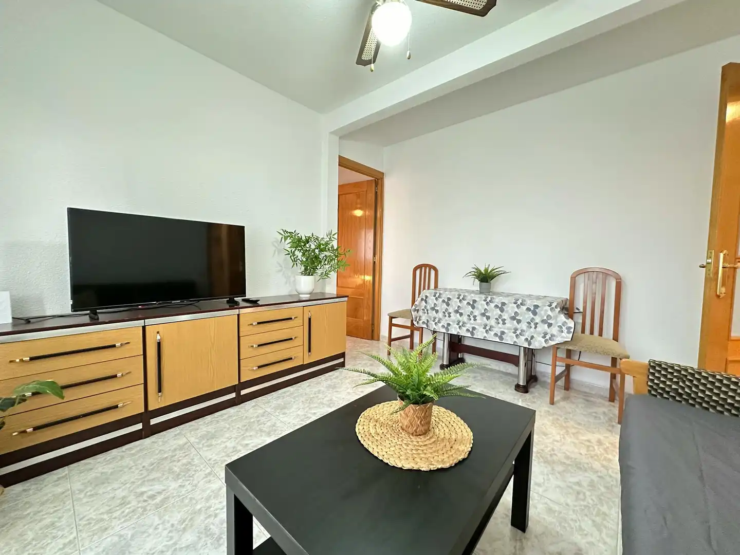 Wohnzimmer von Wohnung zur Miete in Madrid mit Heizung, Privatgarten und Möbliert