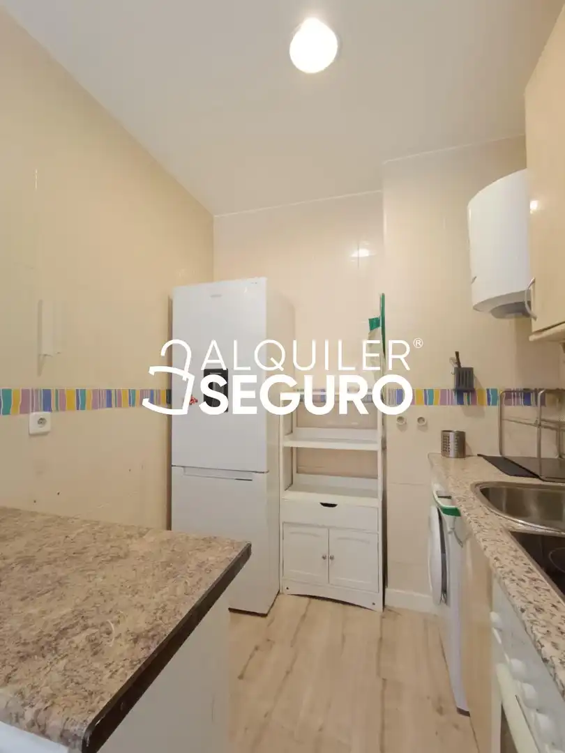 Cuina de Pis de lloguer en Valdemoro amb Calefacció i Moblat
