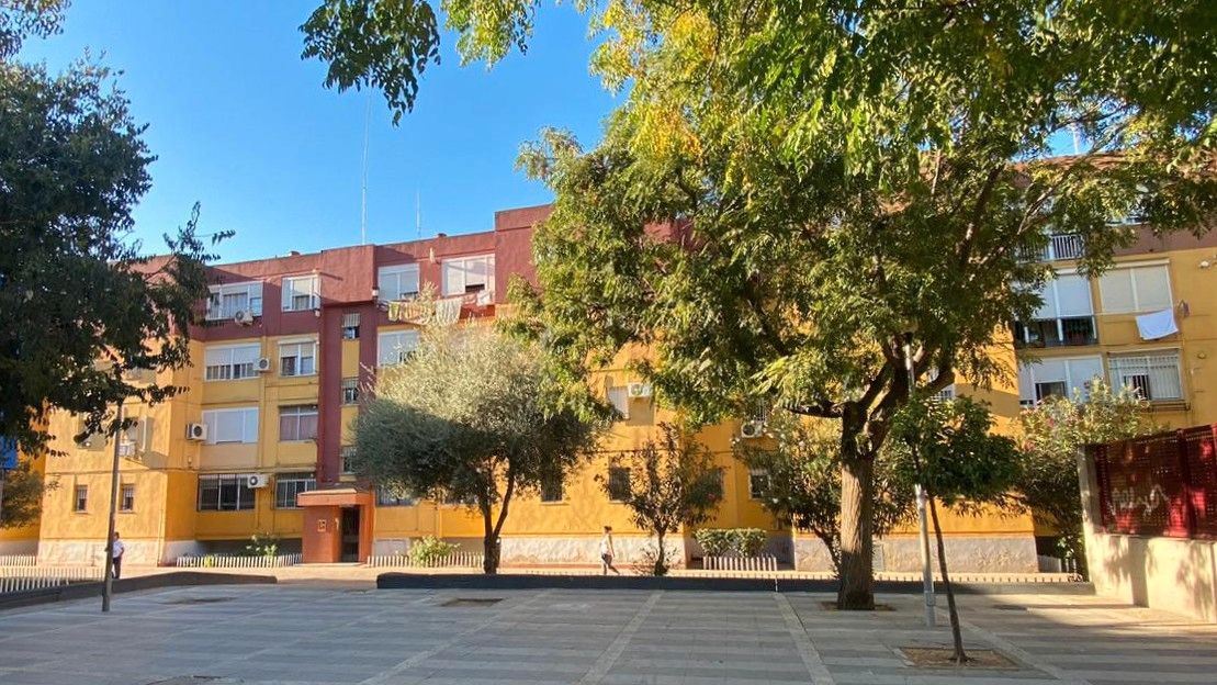 Exterior view of Flat for sale in  Sevilla Capital  with Air Conditioner