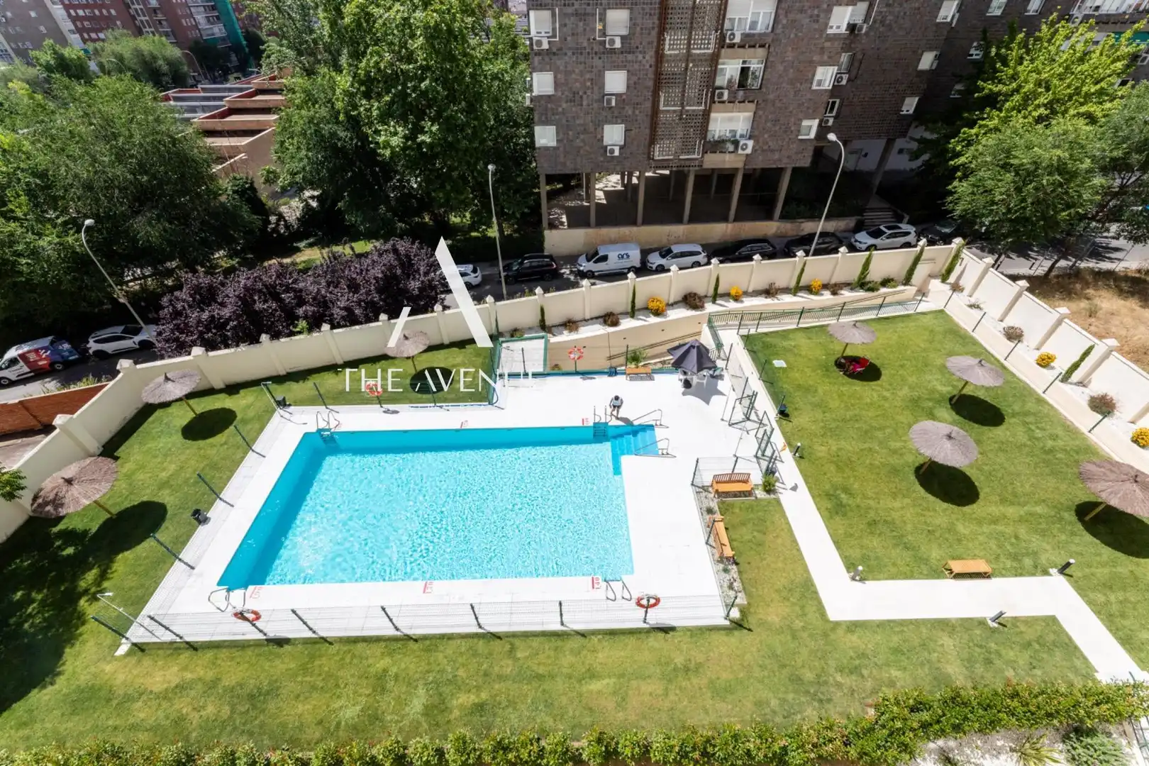 Piscina de Pis en venda en Madrid amb Aire condicionat, Calefacció i Moblat