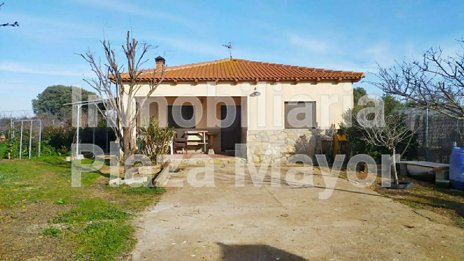 Vista exterior de Casa o chalet en venta en Calvarrasa de Arriba con Jardín privado