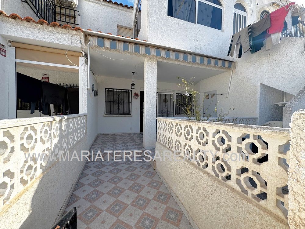 Vista exterior de Casa o xalet en venda en Los Alcázares amb Jardí privat, Moblat i Forn