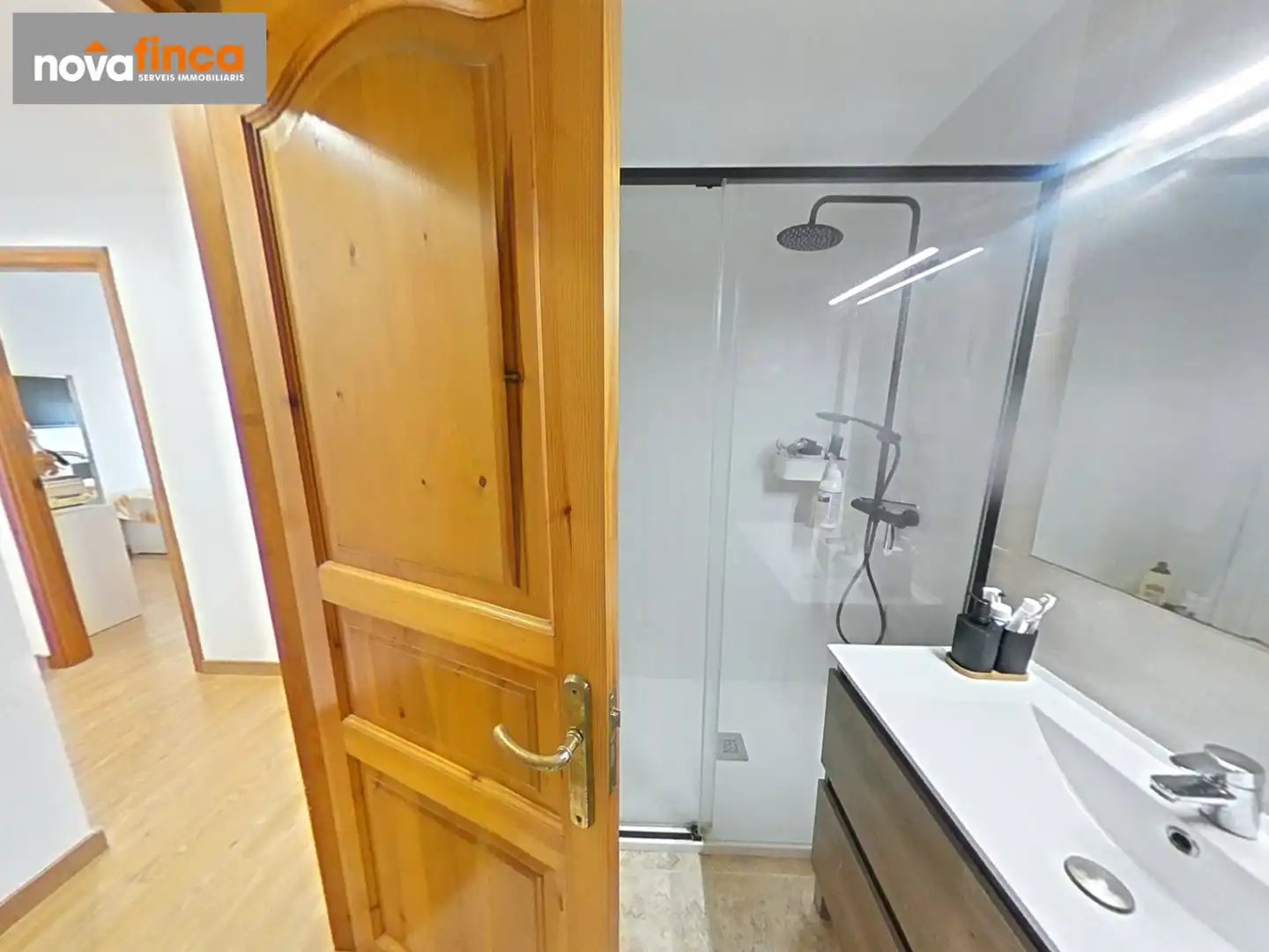 Badezimmer von Maisonette zum Verkauf in Palamós mit Klimaanlage, Heizung und Parkett