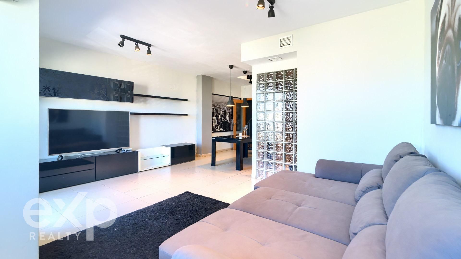Sala d'estar de Àtic en venda en Alginet amb Aire condicionat, Terrassa i Traster