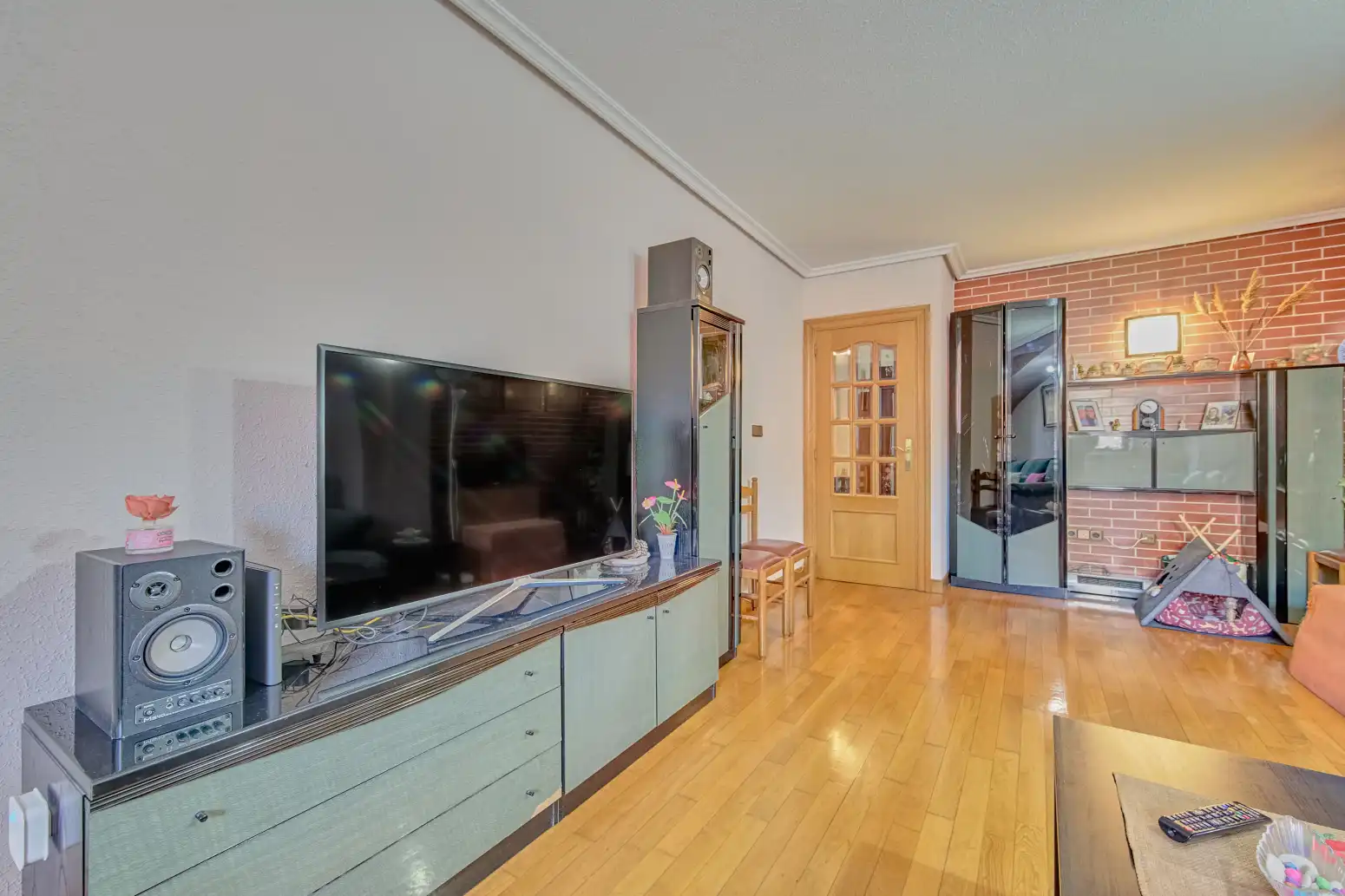 Living room of Flat for sale in Puente la Reina / Gares  with Heating, Parquet flooring and Terrace