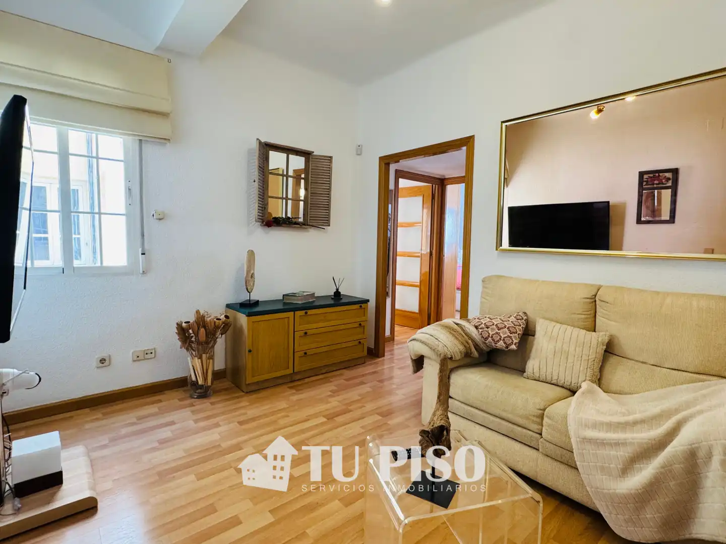 Living room of Flat for sale in  Madrid Capital  with Air Conditioner, Heating and Furnished