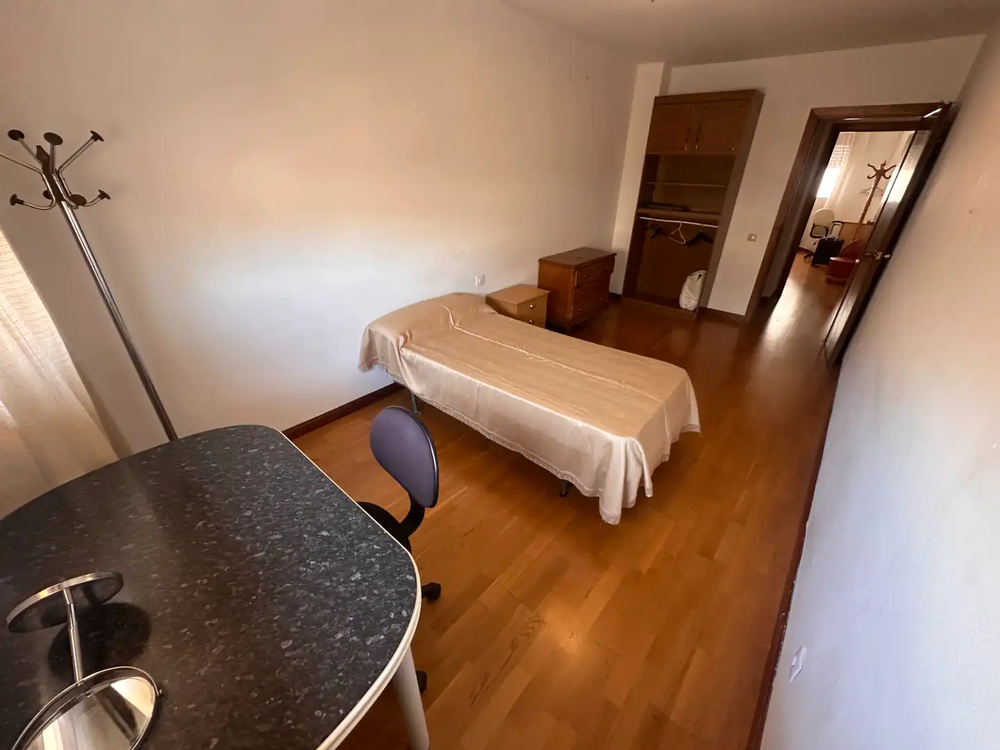 Bedroom of Flat for rent in Cuenca  with Heating, Terrace and Furnished
