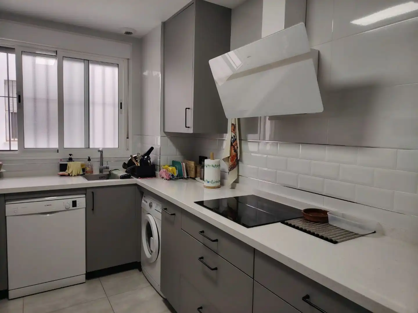 Kitchen of Flat for sale in  Sevilla Capital  with Air Conditioner and Balcony